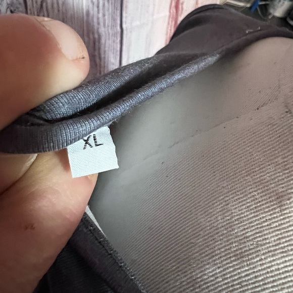 SAUKOLE | SLEEVELESS V NECK "SMOOTH AS TENNESSEE WHISKEY" TOP - Picture 3 of 9